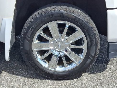 Used 2017 Chevrolet Silverado 1500 High Country AWD/4WD image 28