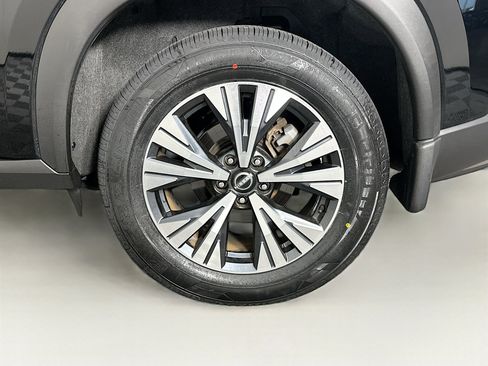 Used 2023 Nissan Rogue SV image 11