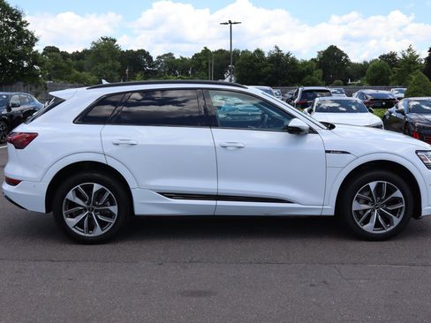 Used 2021 Audi e-tron Premium Plus w/ Premium Plus Package AWD/4WD image 4