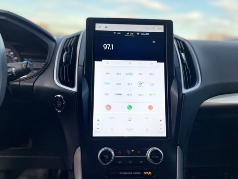 Used 2022 Ford Edge SE w/ Black Appearance Package image 18