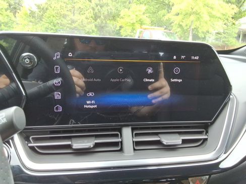 New 2026 Chevrolet Trax RS w/ Sunroof Package FWD image 28