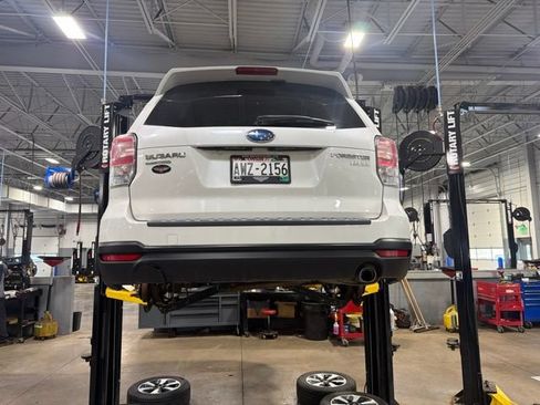Used 2017 Subaru Forester 2.5i Limited AWD/4WD image 2