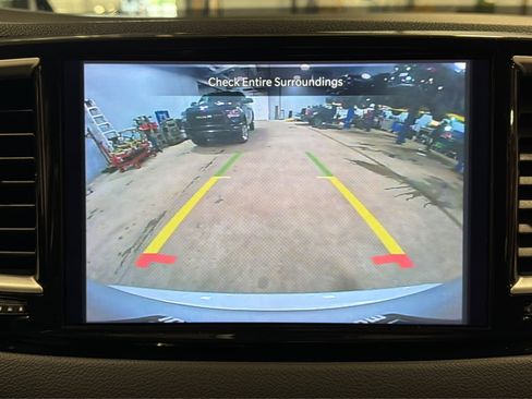 Used 2024 Chrysler Pacifica Touring-L FWD image 30
