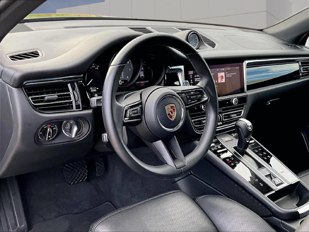 Certified 2026 Porsche Macan S AWD/4WD image 4