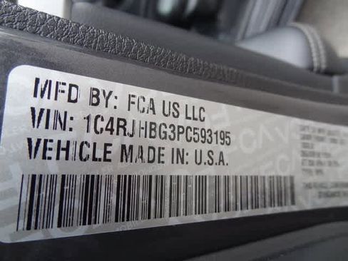 Used 2023 Jeep Grand Cherokee Limited image 42