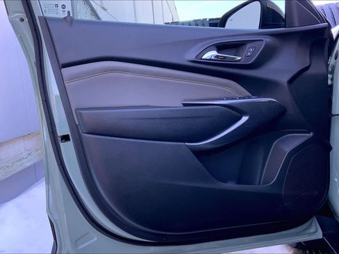 Used 2025 Chevrolet Trax ACTIV w/ Sunroof Package image 22