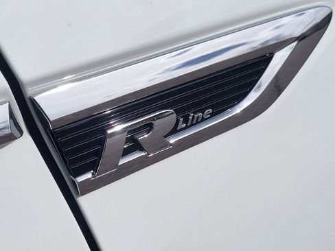 Used 2021 Volkswagen Tiguan SE R-Line image 12