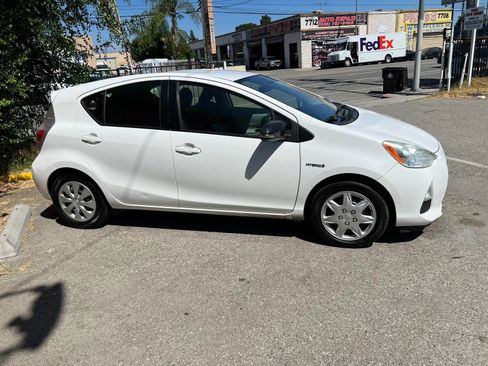 Used 2013 Toyota Prius C Three FWD image 4