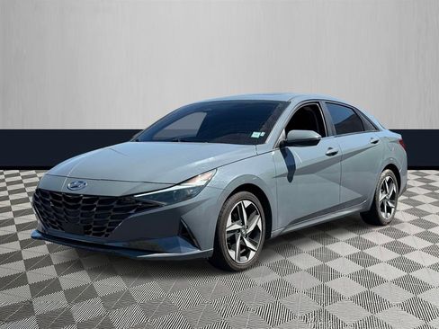 Used 2022 Hyundai Elantra SEL w/ Convenience + Premium Package FWD image 2