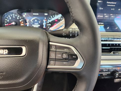 Used 2025 Jeep Compass Limited AWD/4WD image 31