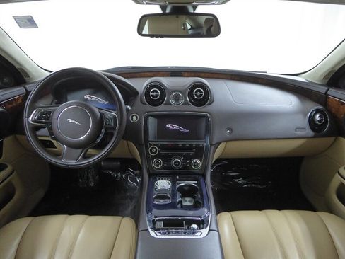 Used 2013 Jaguar XJ AWD image 8