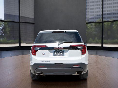 Used 2022 GMC Acadia SLE w/ Driver Convenience Package image 3