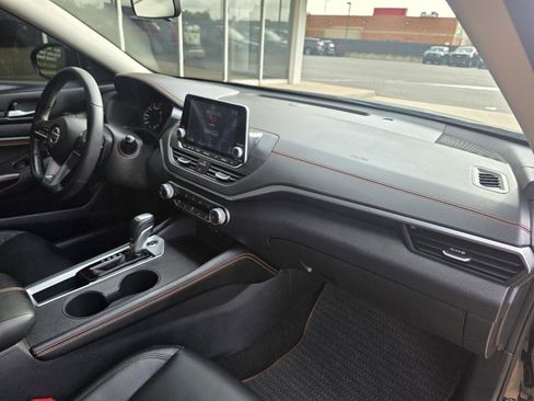 Used 2022 Nissan Altima 2.5 SR w/ Midnight Edition Package FWD image 19