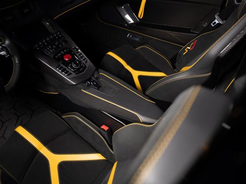 Used 2021 Lamborghini Aventador SVJ AWD/4WD image 32