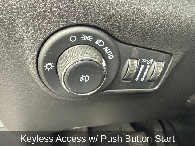 Used 2023 Jeep Compass Limited AWD/4WD image 12