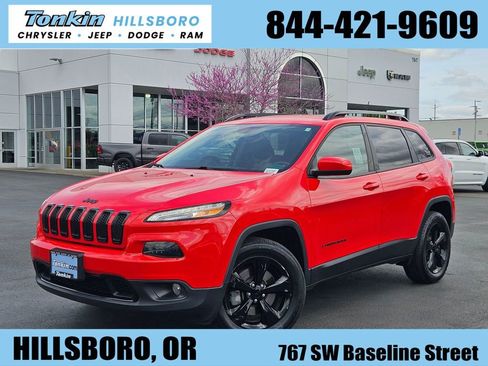 Used 2018 Jeep Cherokee Latitude w/ Altitude Package image 1