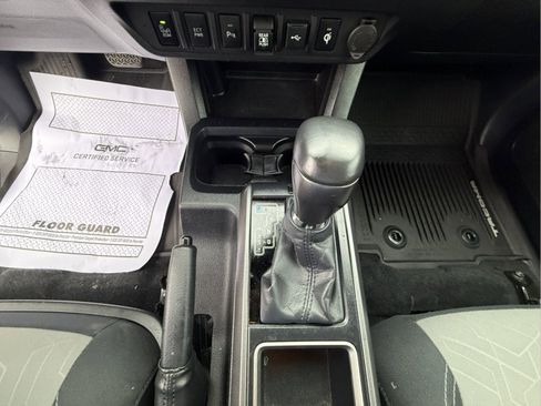Used 2020 Toyota Tacoma TRD Off-Road image 20