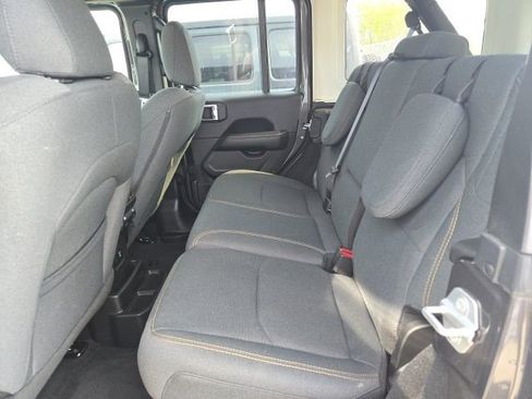 Used 2025 Jeep Wrangler Unlimited Sahara AWD/4WD image 9