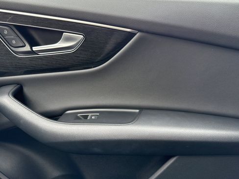 Used 2019 Audi Q8 Premium Plus w/ Premium Plus image 21