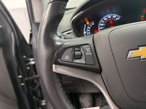 Used 2019 Chevrolet Trax LT w/ LT Convenience Package FWD image 39