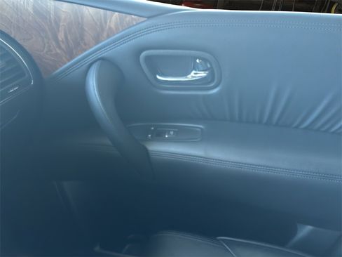 Used 2024 Nissan Armada SL w/ Captain's Chairs Package image 11