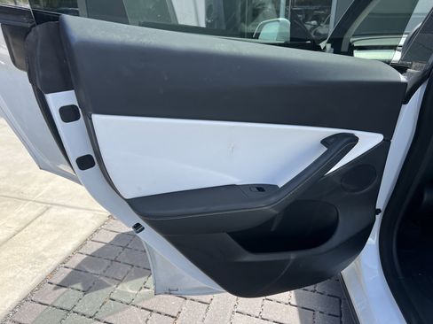 Used 2022 Tesla Model Y Performance image 27