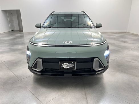 Used 2025 Hyundai Kona SEL FWD image 2