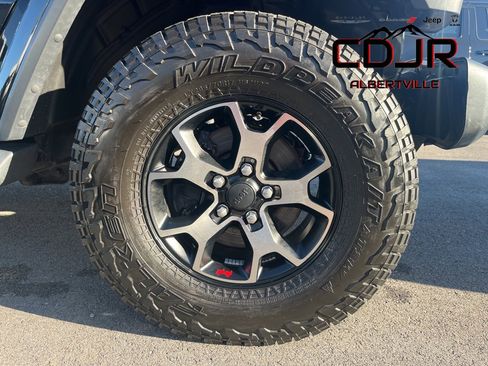 Used 2020 Jeep Wrangler Unlimited Sahara image 44