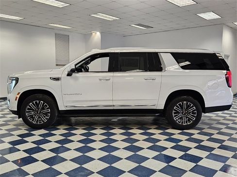 New 2025 GMC Yukon XL Elevation image 4