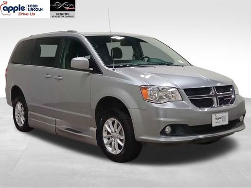 Used 2018 Dodge Grand Caravan SXT FWD image 1