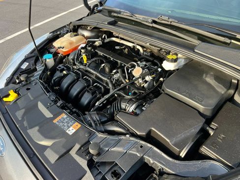 Used 2018 Ford Focus SE FWD image 37