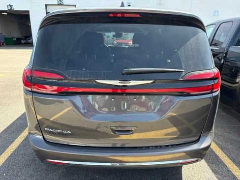 Used 2022 Chrysler Pacifica Touring-L FWD image 5