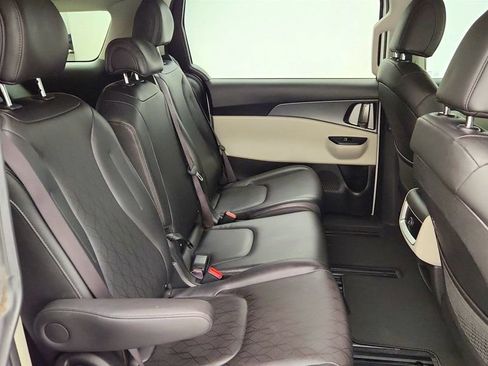 Used 2024 Kia Carnival LX FWD image 22