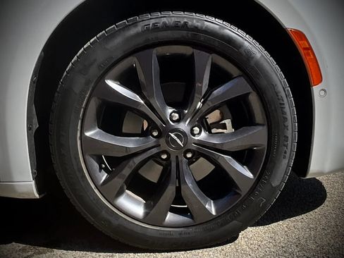 Used 2018 Chrysler Pacifica Touring-L Plus w/ Advanced Safetytec Group FWD image 36