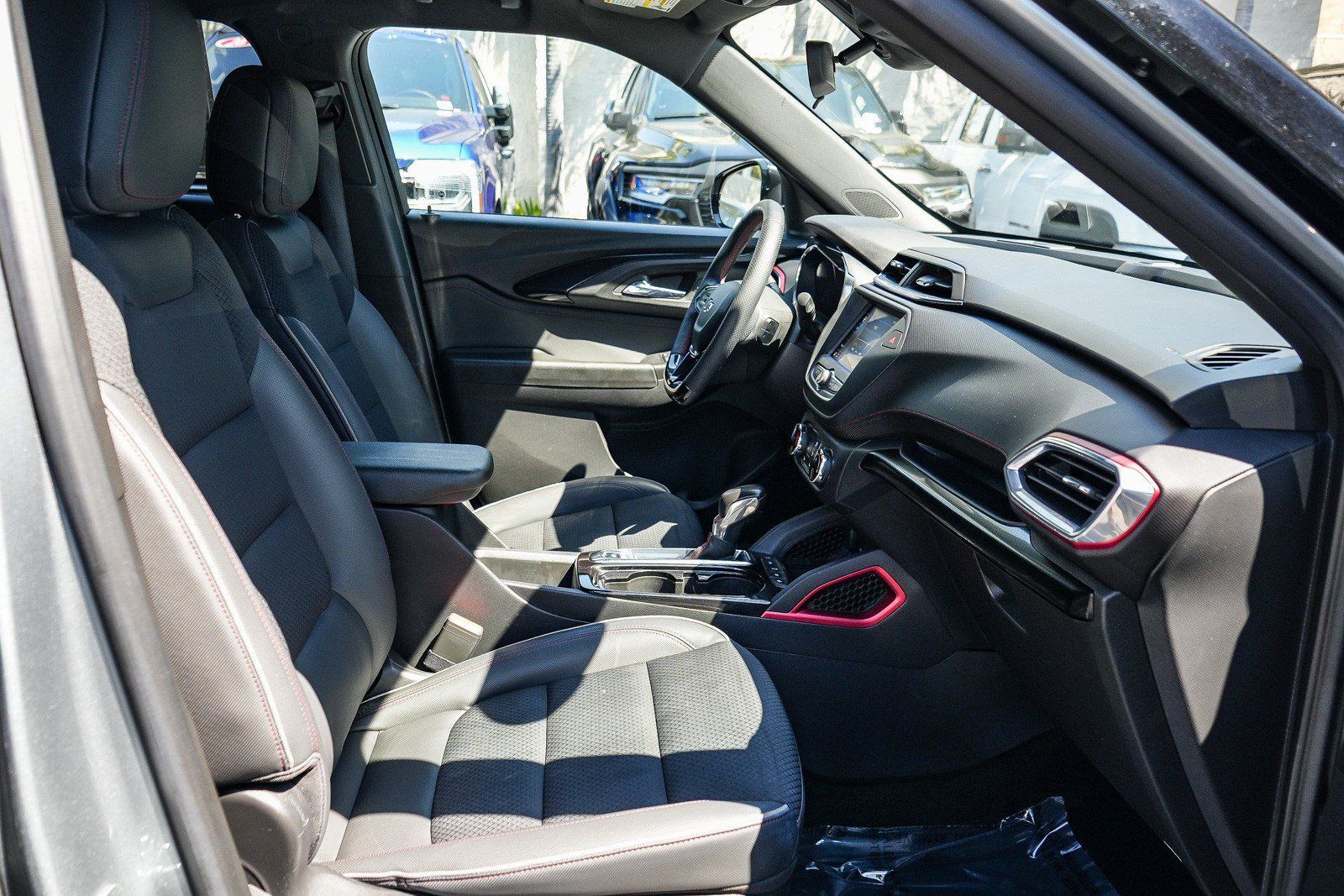 Used 2023 Chevrolet TrailBlazer RS FWD image 14