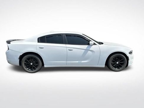 Used 2018 Dodge Charger SXT Plus RWD image 2