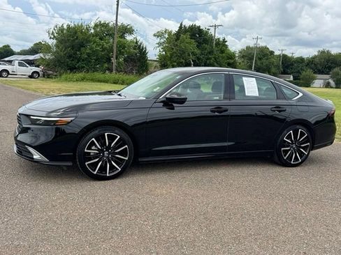 Used 2024 Honda Accord Touring image 3