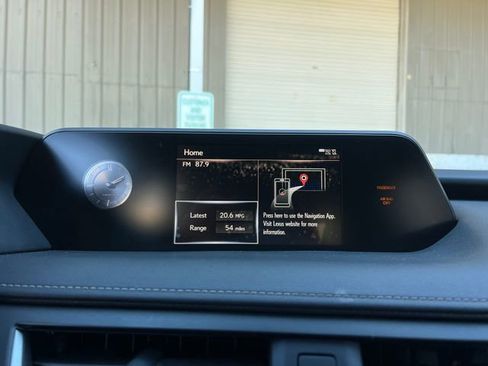 Used 2020 Lexus UX 200 image 23