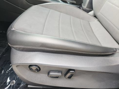 Used 2022 Volkswagen Taos SE FWD image 24