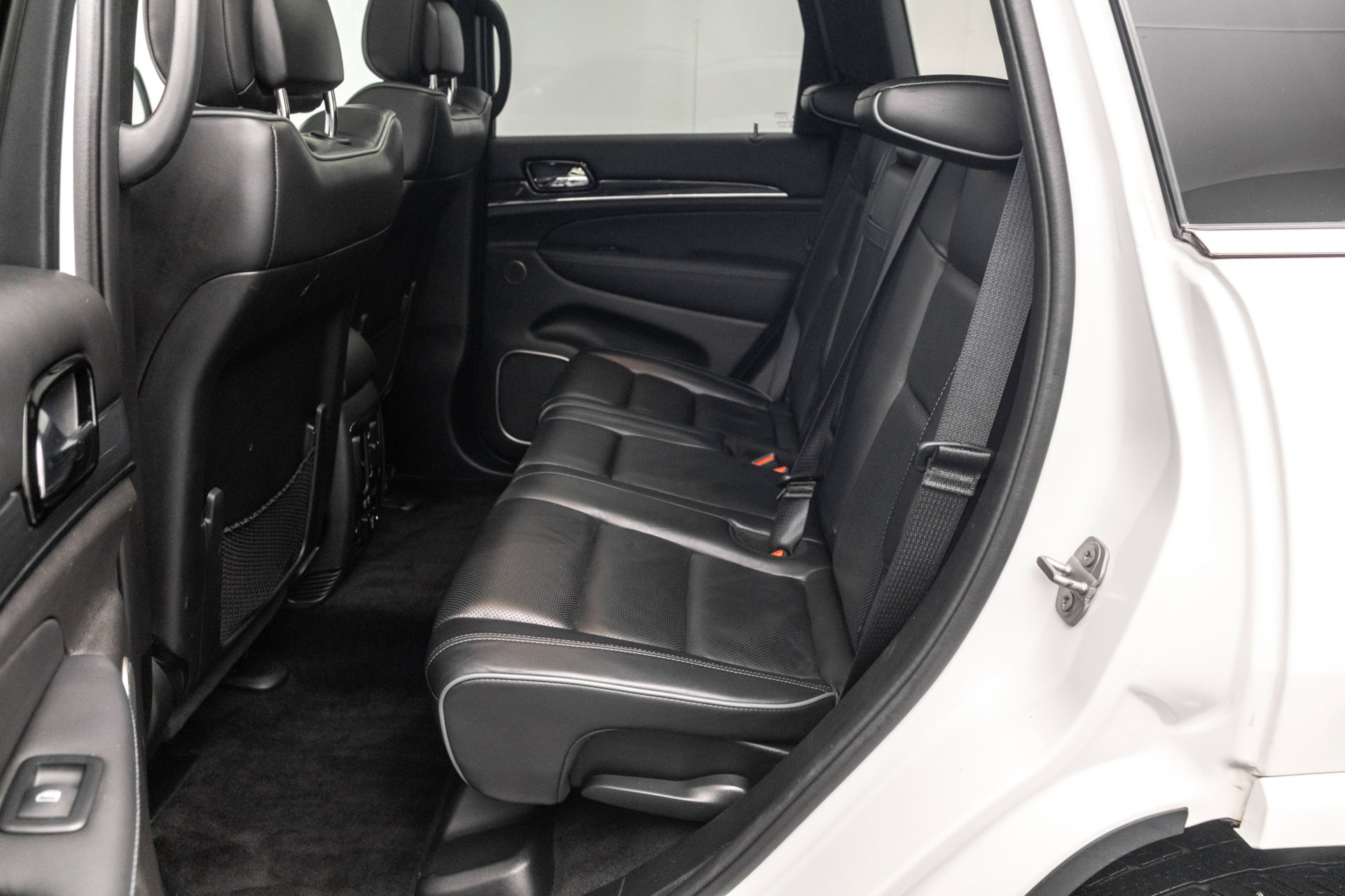 Used 2019 Jeep Grand Cherokee Overland AWD/4WD image 28