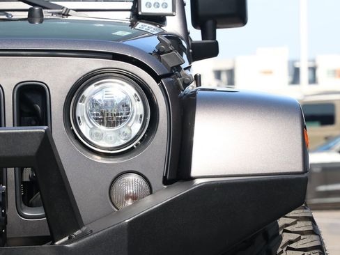 Used 2018 Jeep Wrangler Unlimited Sport image 5