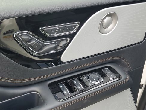 New 2026 Lincoln Aviator Black Label AWD/4WD image 9