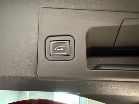 Used 2019 Cadillac XT5 Premium Luxury w/ Driver Assist Package image 38