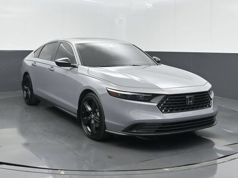 Used 2025 Honda Accord Sport image 3