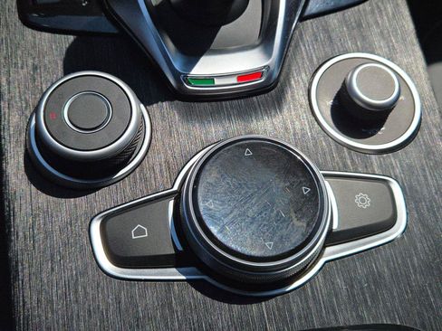 Used 2024 Alfa Romeo Stelvio Sprint RWD image 12