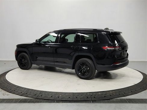Used 2024 Jeep Grand Cherokee L Laredo image 5