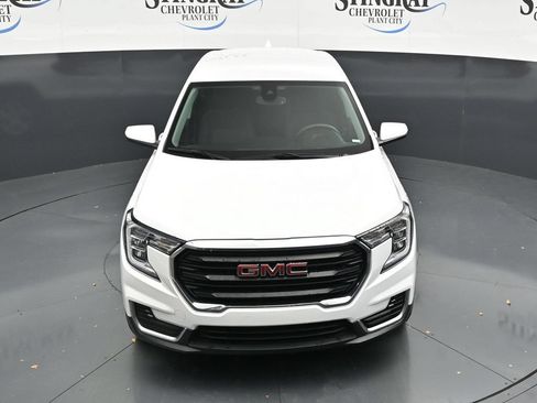 Used 2024 GMC Terrain SLE FWD image 10