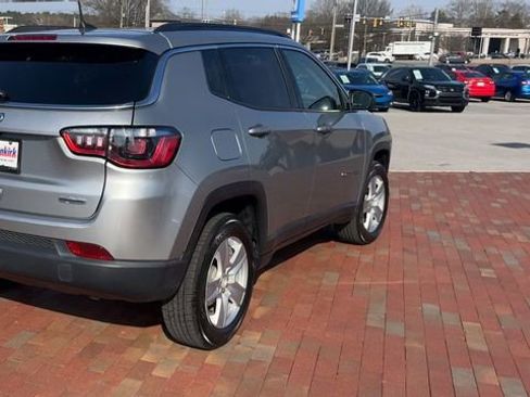 Used 2022 Jeep Compass Latitude image 2