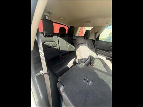 Used 2025 Nissan Pathfinder SV FWD image 16