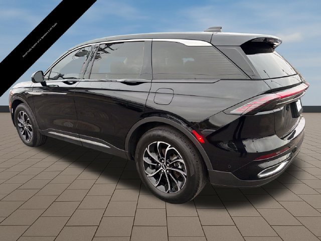 Used 2024 Lincoln Nautilus Premier w/ Equipment Group 102A AWD/4WD image 4